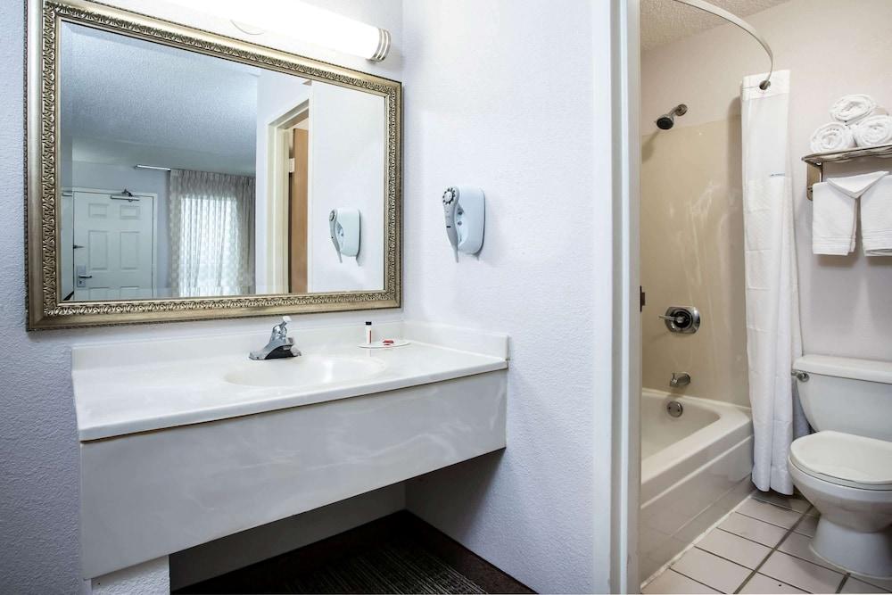 Travelodge By Wyndham Fort Wayne North Exteriér fotografie